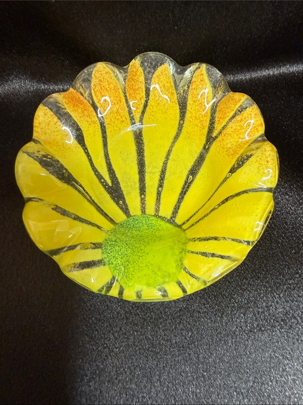 Sydenstricker Fused Glass Sunflower Rufled Edge